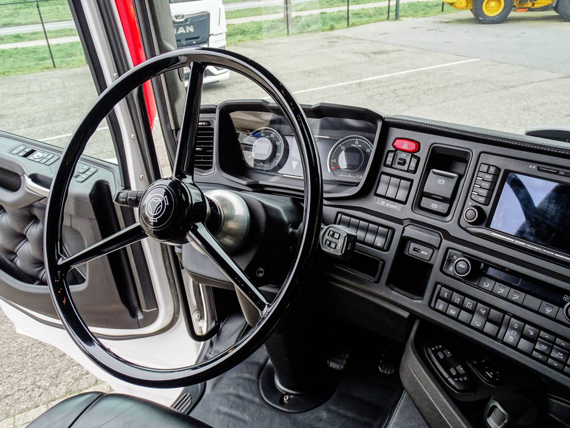 3spaak stuur ingebouwd - Scania S