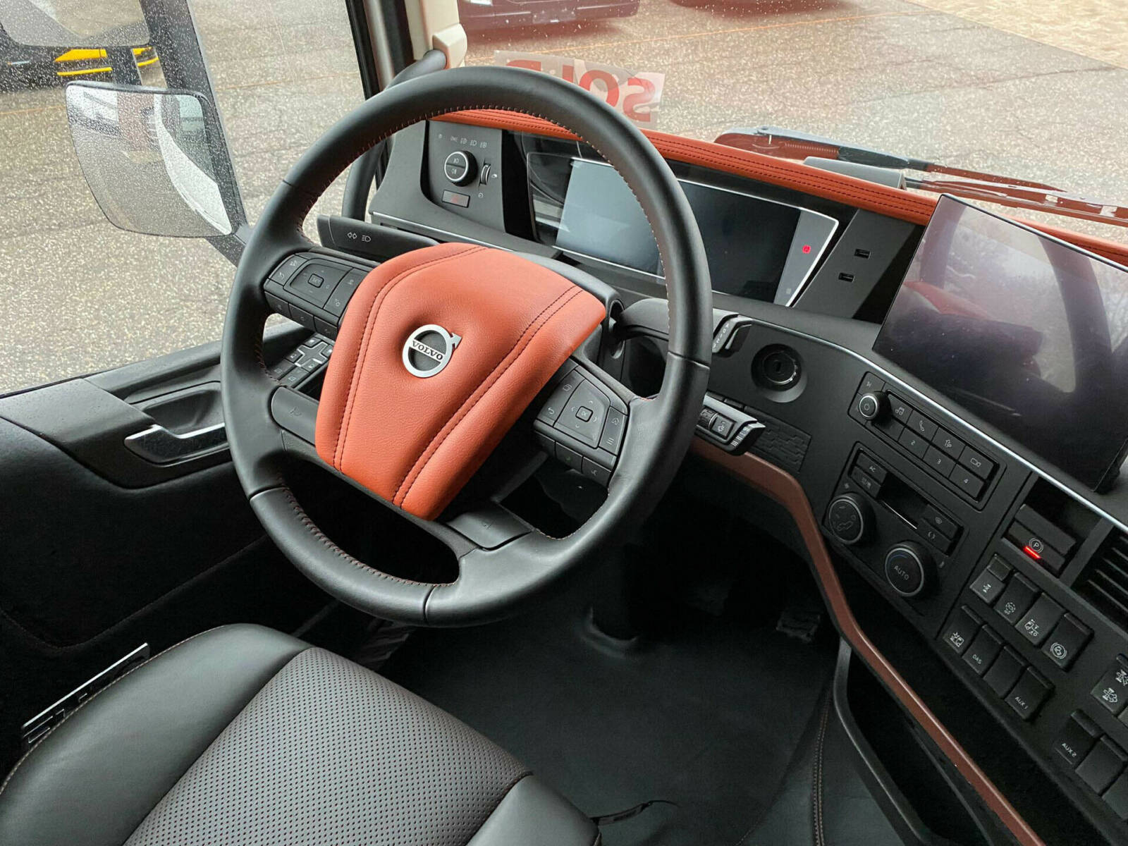 customized-volvo-stuur-oranje