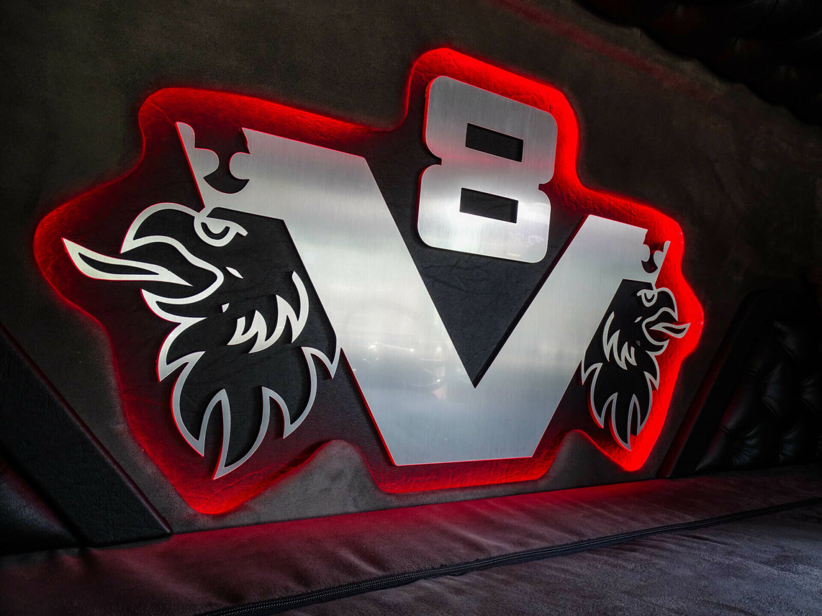 Custom V8 logo scania