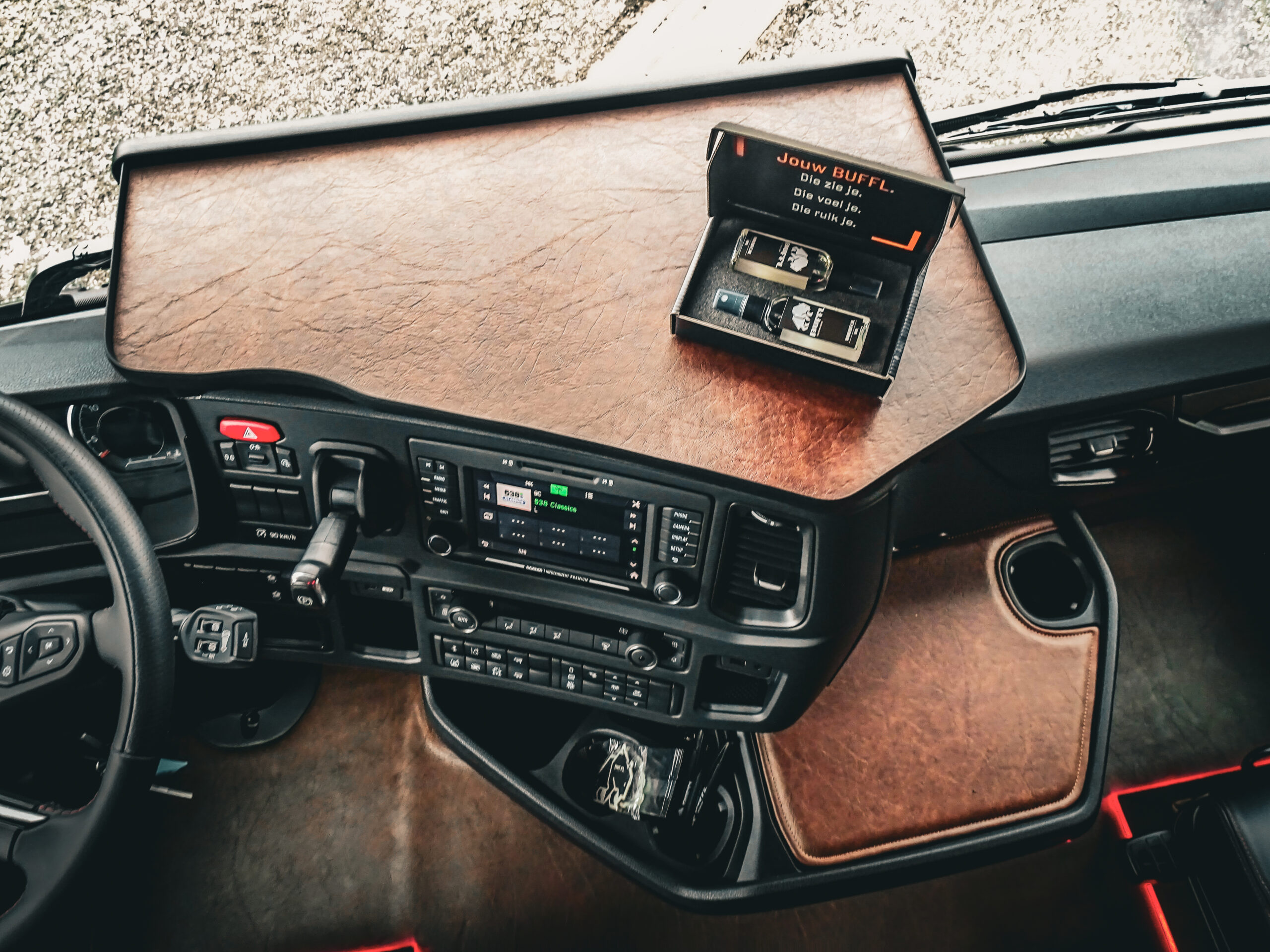 Tafel op dashboard bekleed